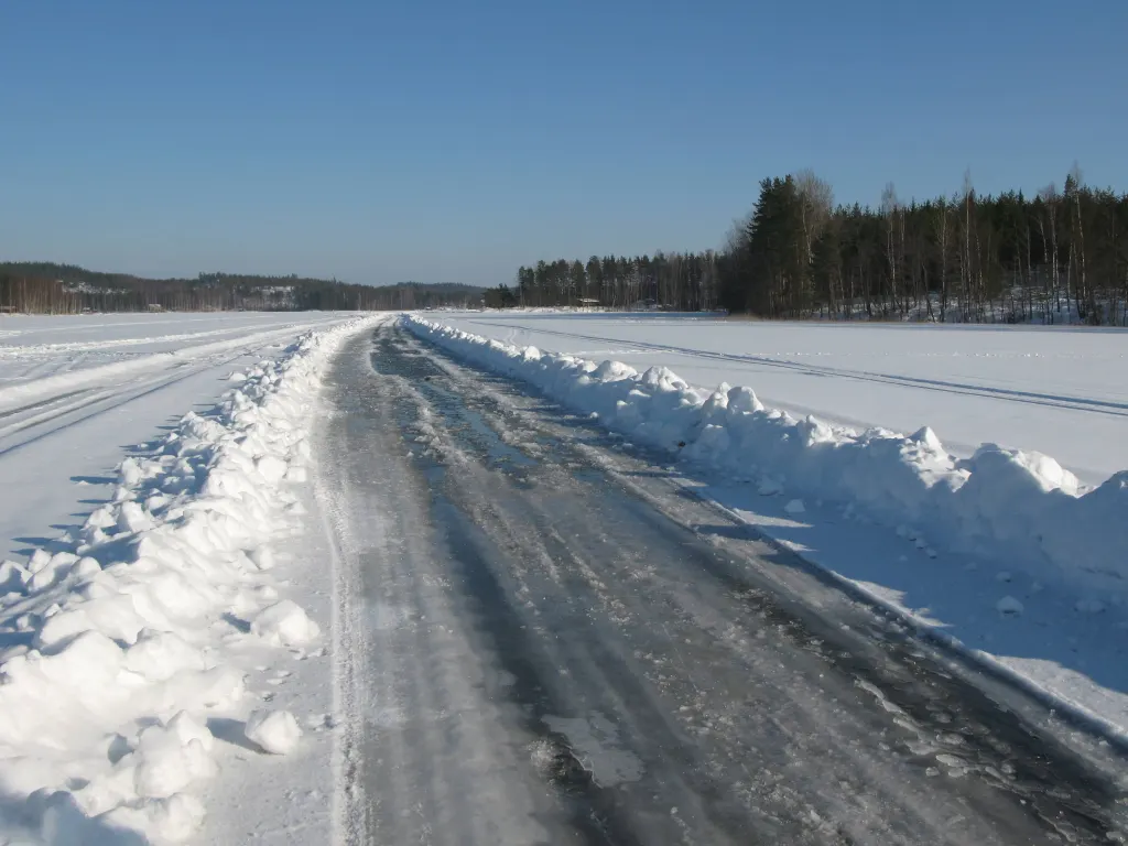 Ice_road_saimaa