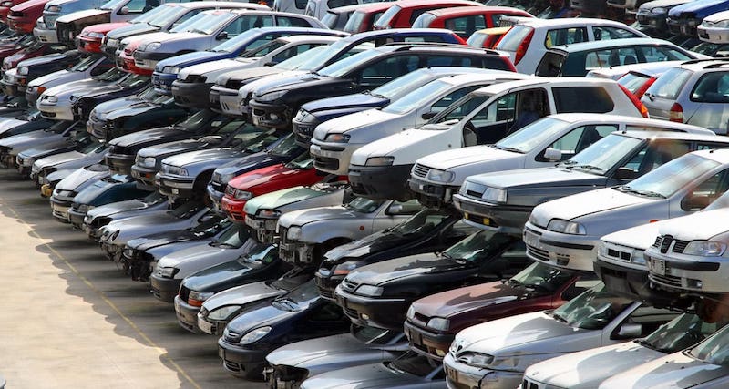 vehicles-in-auto-salvage-yard