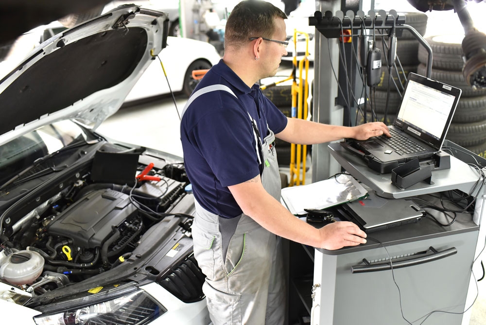 weduwnaar textuur werkgelegenheid Car Computer Repair Service: 5 Things to Consider - Solo Auto Electronics